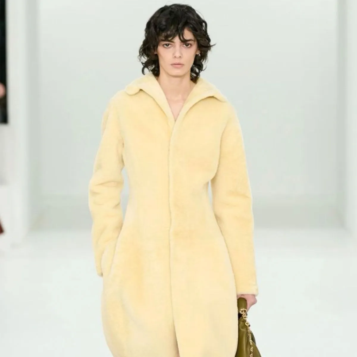 Tereyağı Gibi Akıp Giden Bir Stil: Butter Yellow Geri Döndü