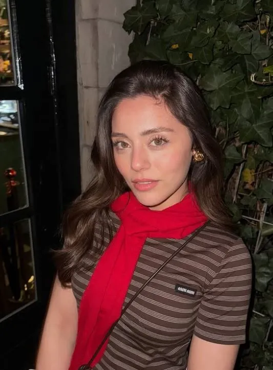 Sıla Türkoğlu'nun Amsterdam pozları beğeni topladı