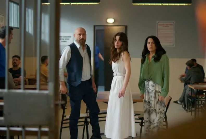Uzak Şehir dizisinin yeni bölümünden ilk fragman: “O çocuk bana baba dedi. Ben onu korumak zorundayım!"
