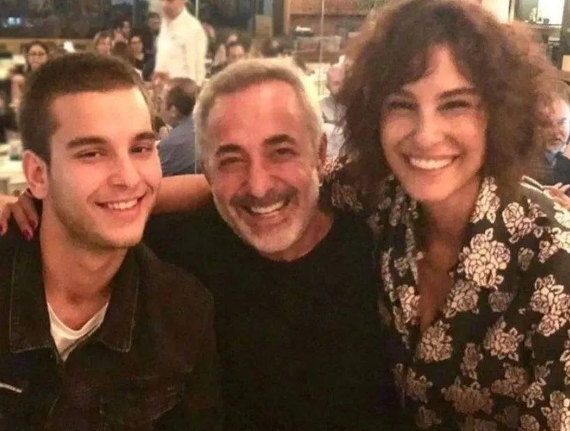Can Aslantuğ babası Mehmet Aslantuğ'la yeni pozunu paylaştı! "Babasının kopyası" yorumları yapıldı