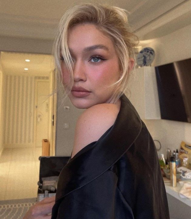 Gigi Hadid - Bradley Cooper'dan ilk kez dudak dudağa poz!