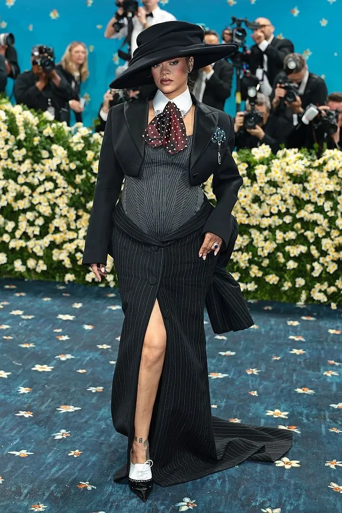 Rihanna Met Gala'da: Üçüncü çocuğuna hamile olan Rihanna ilk kez görüntülendi!