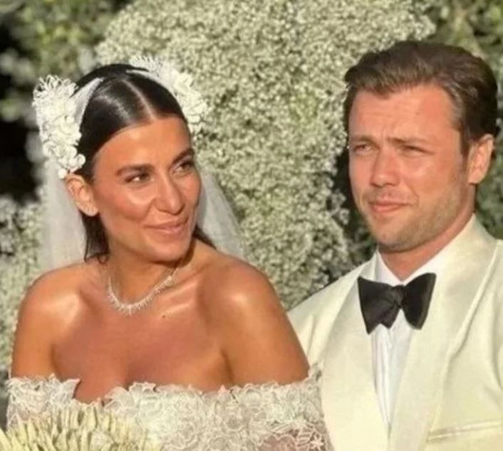Tolga Sarıtaş ve Zeynep Mayruk çiftinin bebeklerinin cinsiyeti belli oldu