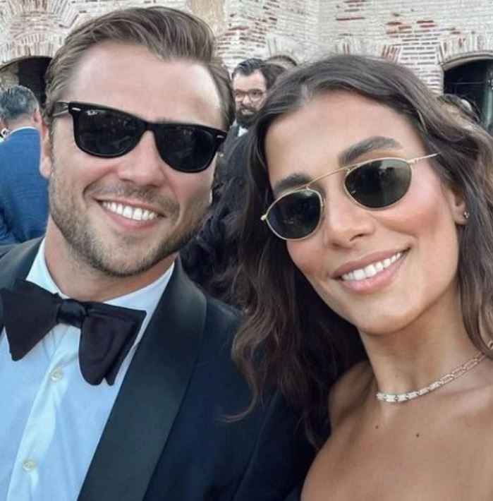 Tolga Sarıtaş ve Zeynep Mayruk çiftinin bebeklerinin cinsiyeti belli oldu