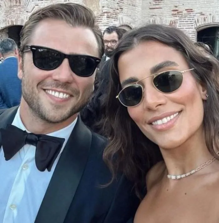 Tolga Sarıtaş ve Zeynep Mayruk çiftinin bebeklerinin cinsiyeti belli oldu