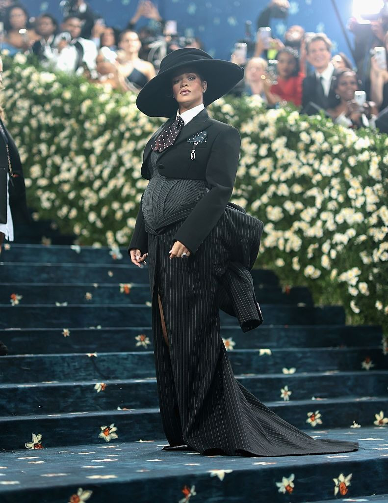 Rihanna Met Gala'da: Üçüncü çocuğuna hamile olan Rihanna ilk kez görüntülendi!