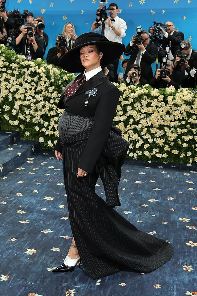 Rihanna Met Gala'da: Üçüncü çocuğuna hamile olan Rihanna ilk kez görüntülendi!