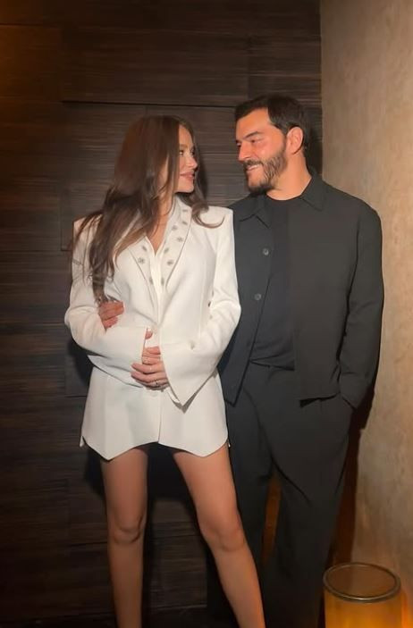 Buse Arslan ile Çağrı Şensoy'un bebekleri dünyaya geldi! Çiftten bebekleri Yaz ile ilk paylaşım