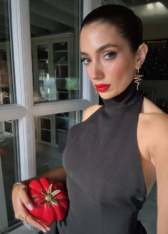 Rachel Araz'ın domates çantasına tutulduk! İşte fiyatı ve hikayesi...