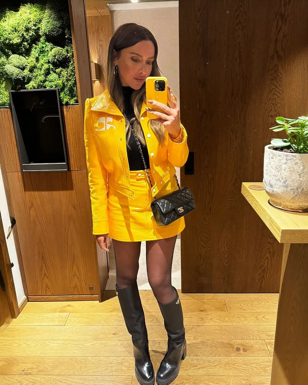 Hadise dünyaca ünlü şarkıcı Usher ile bir araya geldi