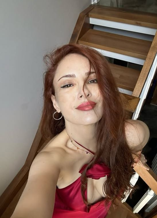 Mine Tugay yaz sezonunu erken açtı! Soğuk sulara aldırmadı