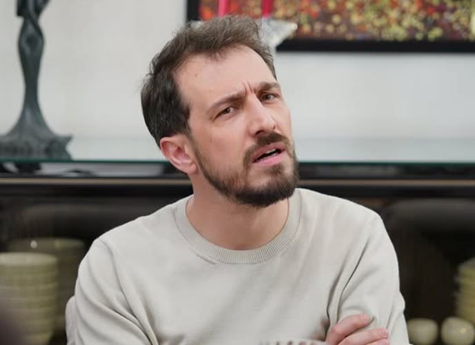 Kızılcık Şerbeti'nde akıl sağlığını kaybeden Emrah Altıntoprak : "O sahneler çekilirken keyif aldım, her zaman böyle roller gelmiyor"