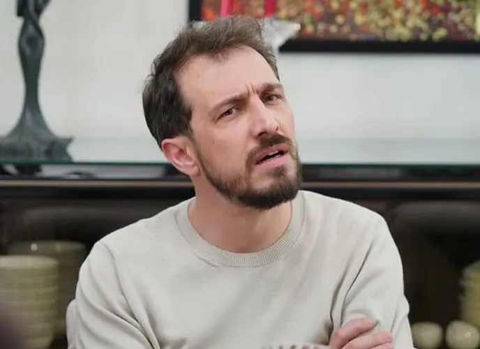 Kızılcık Şerbeti'nde akıl sağlığını kaybeden Emrah Altıntoprak : "O sahneler çekilirken keyif aldım, her zaman böyle roller gelmiyor"