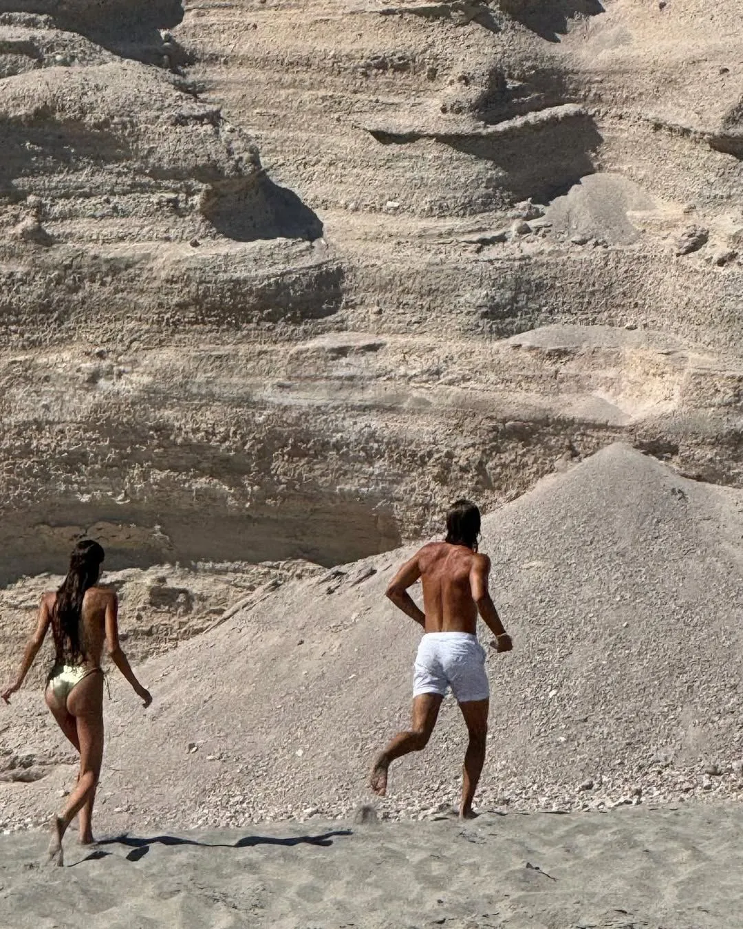 Dilan Çiçek Deniz ile Rafael Cemo Çetin'den kas şov