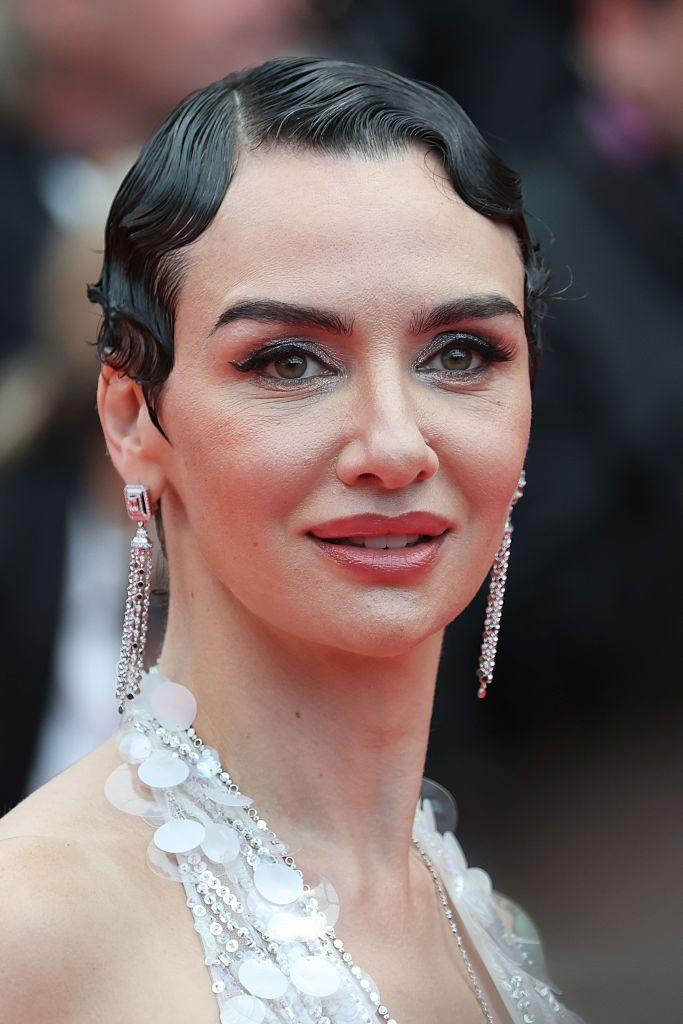 Birce Akalay'ın Cannes tarzı beğeni topladı