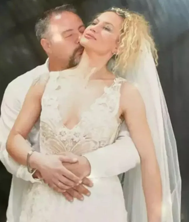 Ünlü müzisyen ve oyuncu Yıldız Asyalı 3. kez dünya evine girdi