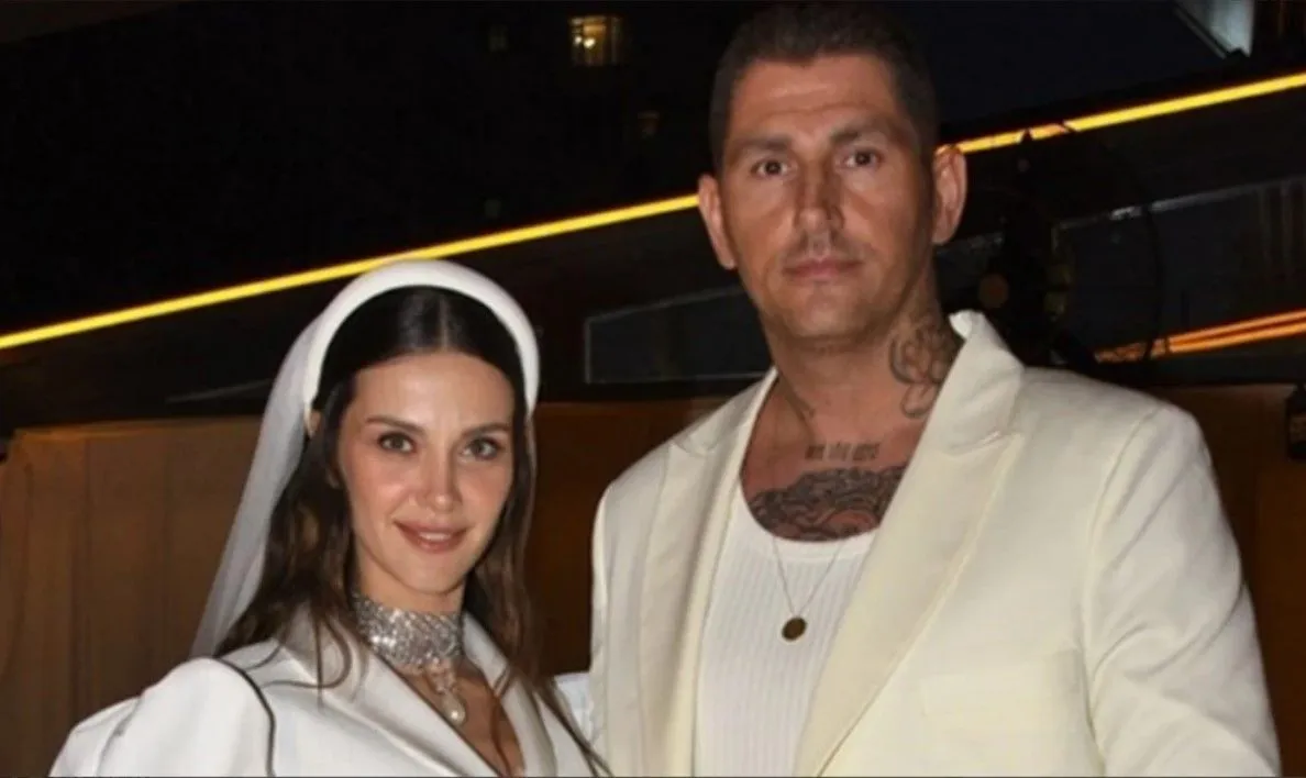 Aile evine giden İrem Helvacıoğlu, çocukluk fotoğraflarını paylaştı
