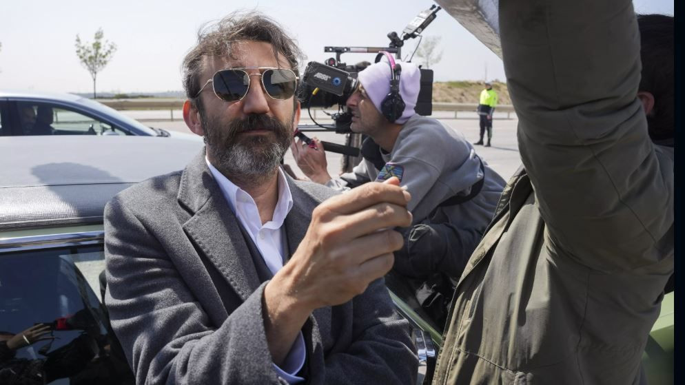 Eşref Rüya’nın kamera arkasından kareler paylaşıldı! Oyuncuların samimi halleri dikkat çekti