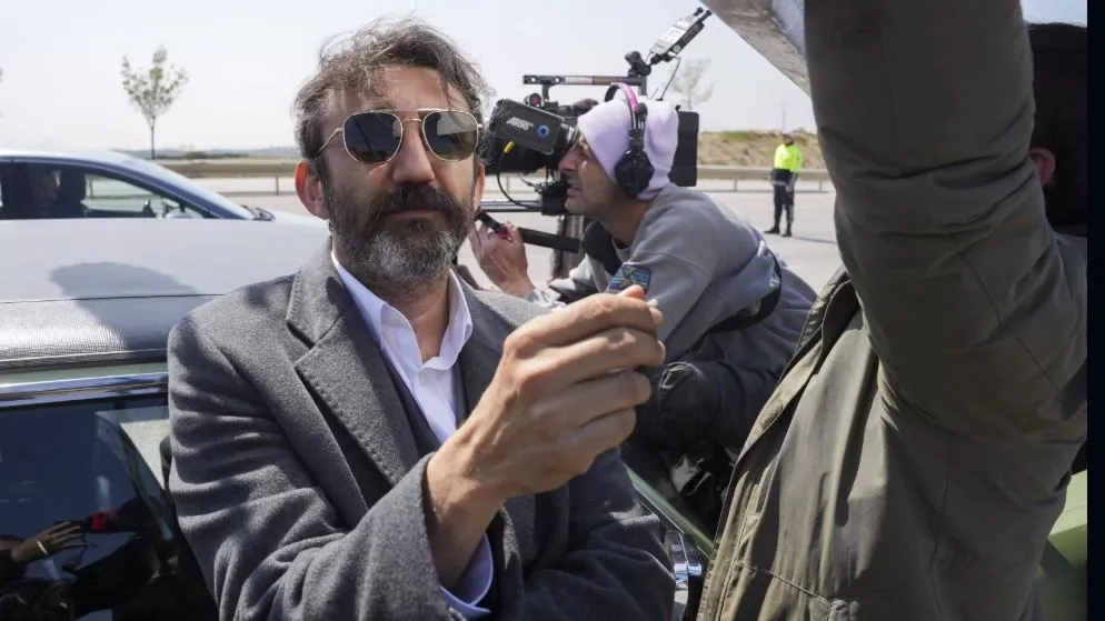 Eşref Rüya’nın kamera arkasından kareler paylaşıldı! Oyuncuların samimi halleri dikkat çekti