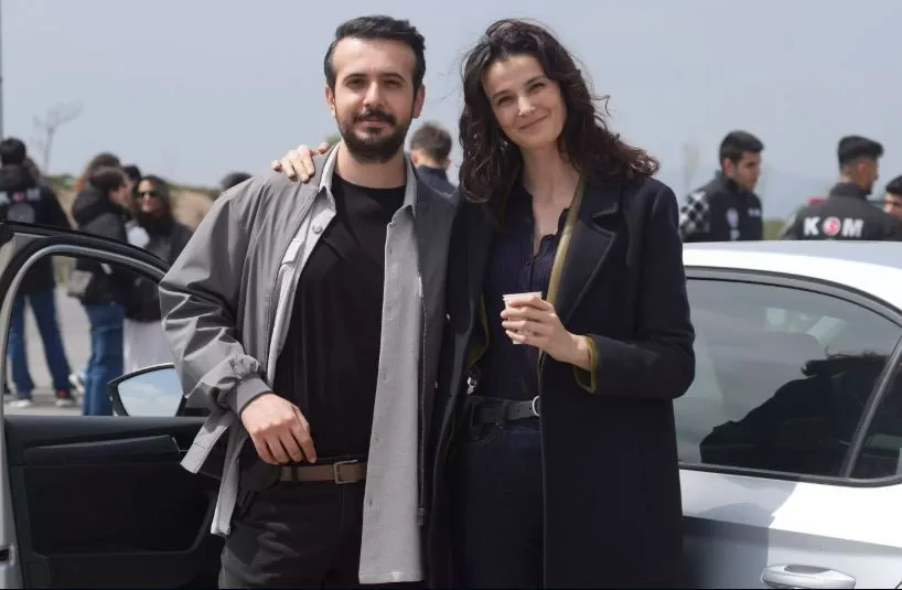 Eşref Rüya’nın kamera arkasından kareler paylaşıldı! Oyuncuların samimi halleri dikkat çekti