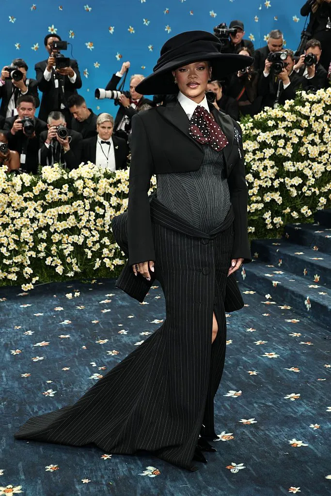 Rihanna, Cannes Film Festivali'nde hamilelik stili ile dikkat çekti