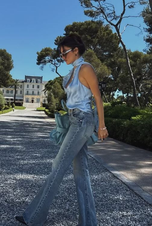 Hande Erçel'in yeni pozlarına beğeni yağdı! "Bu renk çok yakışmış" yorumları yapıldı