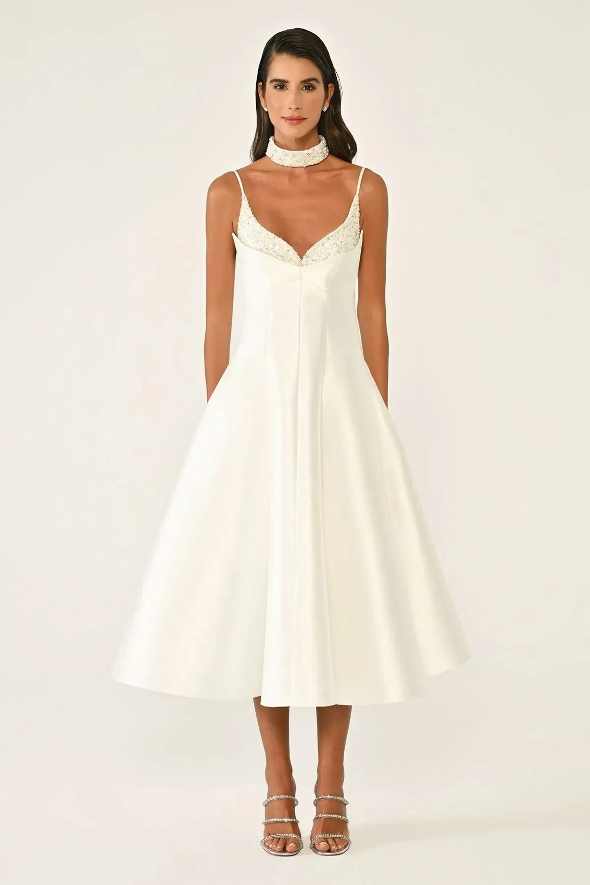 Gelinlik yerine tercih edebileceğiniz beyaz elbise önerileri!