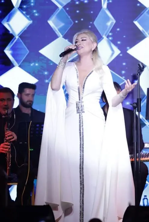Muazzez Ersoy, yıllara meydan okuyor! Ünlü sanatçı 38 beden olmasının sırrını açıkladı