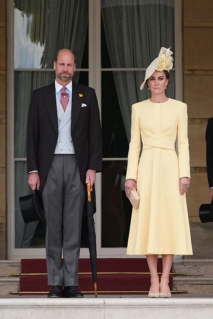 Kate Middleton, “butter yellow” tonlarındaki elbisesi ile zarif bir görünüm sergiledi