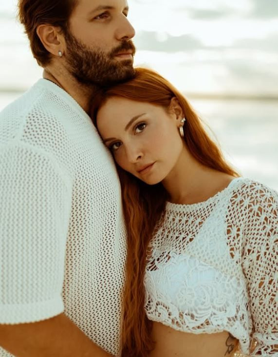 Oyuncu Başak Gümülcinelioğlu, hamilelik müjdesini Cannes’de verdi