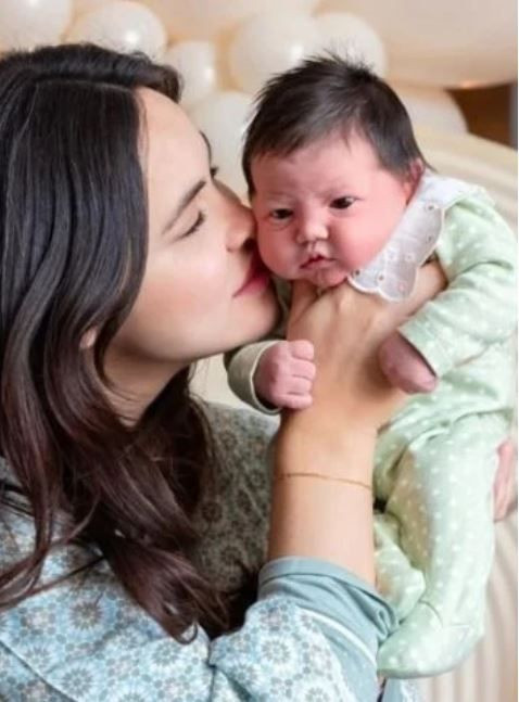 Volkan Demirel üçüncü bebekleri Yasmin'in son halini paylaştı