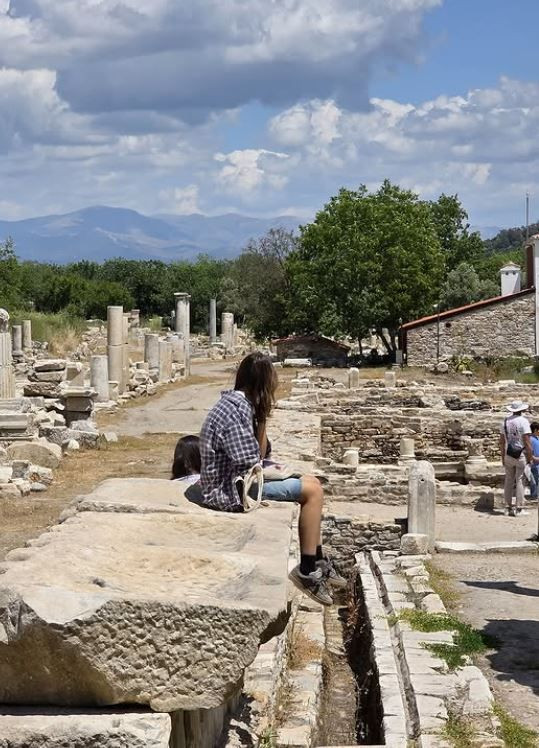 Tuba Büyüküstün kızlarıyla Bodrum'a tatile gitti