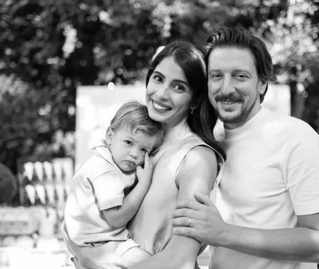 Beyza Şekerci ve Engin Hepileri evliliklerinin 10. yılına özel kutlama yaptı