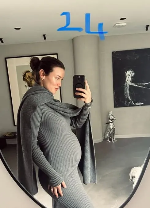 Pınar Deniz minik oğlu ve eşini paylaştı: "Kas var"