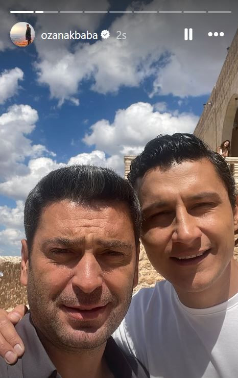 Uzak Şehir'in Cihan'ı Ozan Akbaba set arkadaşları ile karelerini paylaştı