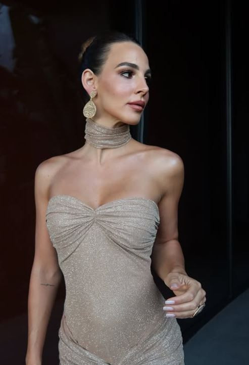 Aslışah Alkoçlar'ın davet şıklığı göz kamaştırdı