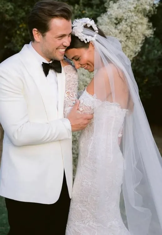 Tolga Sarıtaş'a eşinden romantik doğum günü kutlaması! Pastadaki detay dikkat çekti