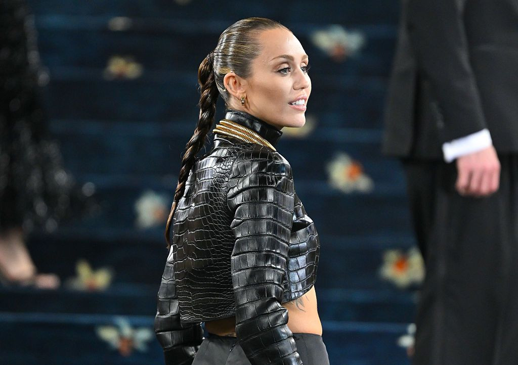 Something Beautiful: Miley Cyrus'tan yeni albüm yeni tarz