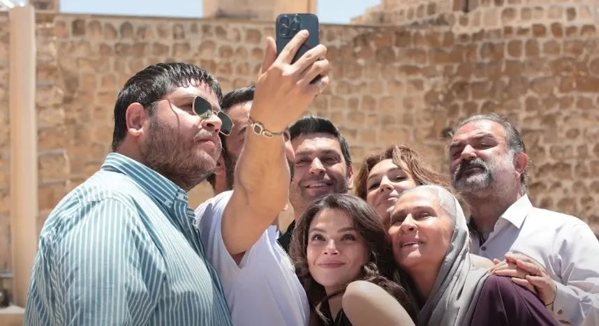 Uzak Şehir dizisi sezon finali kamera arkası fotoğrafları yayınlandı! Oyuncuların neşeli halleri dikkat çekti