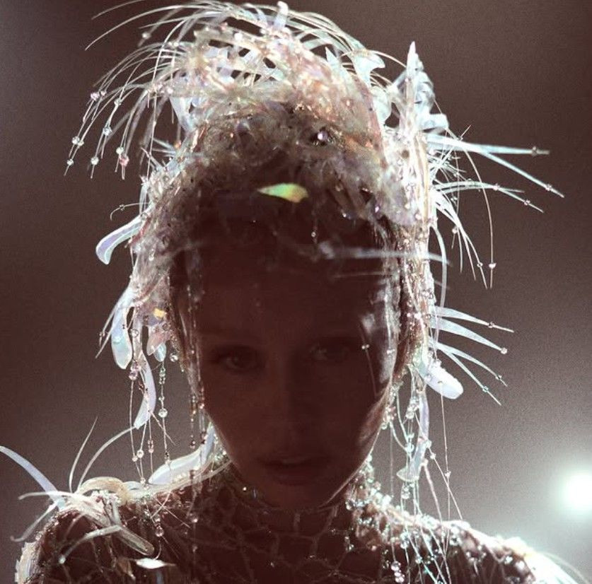 Something Beautiful: Miley Cyrus'tan yeni albüm yeni tarz