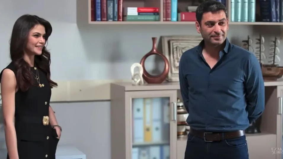 Uzak Şehir dizisi sezon finali kamera arkası fotoğrafları yayınlandı! Oyuncuların neşeli halleri dikkat çekti Uzak Şehir dizisi sezon finali kamera arkası fotoğrafları yayınlandı! Oyuncuların neşeli halleri dikkat çekti