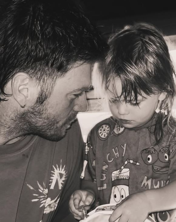 Kıvanç Tatlıtuğ’un oğlu Kurt Efe ile sabah sporu yaptığı anlar ilgi gördü