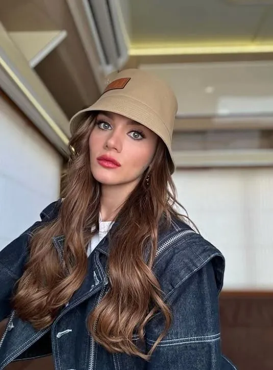 Miray Daner'den sevgilisi Ata Caner Çerçioğlu ile romantik yıl dönümü pozu