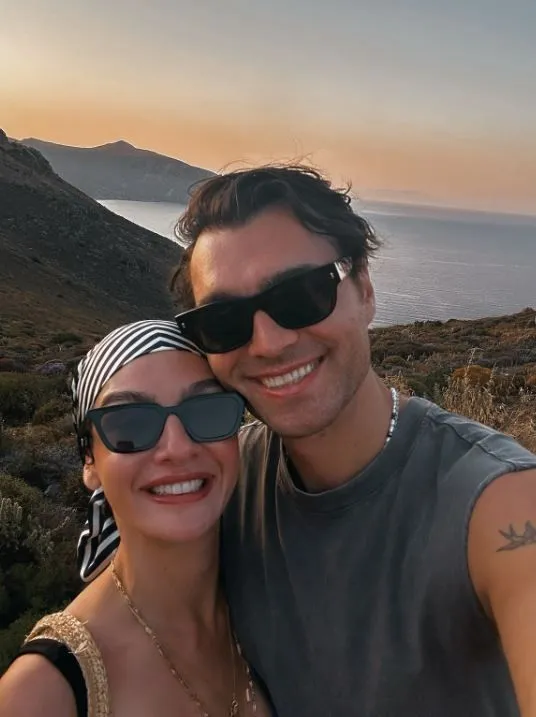 Birce Akalay ve Hakan Kurtaş, tatilden aşk dolu karelerini paylaştı