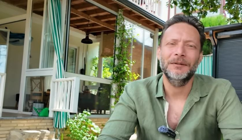 Gökmen Kasabalı, İstanbul'u geride bırakarak köye yerleşti! Kendi elleriyle yaptığı evde yaşıyor