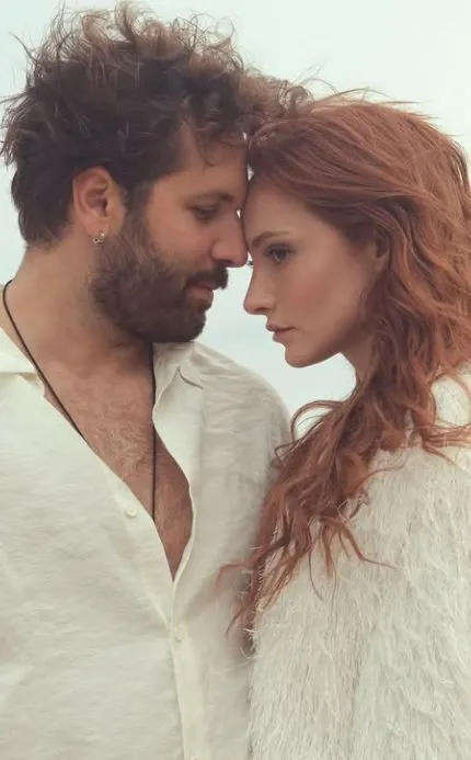 Oyuncu Başak Gümülcinelioğlu bebeğinin cinsiyeti açıkladı