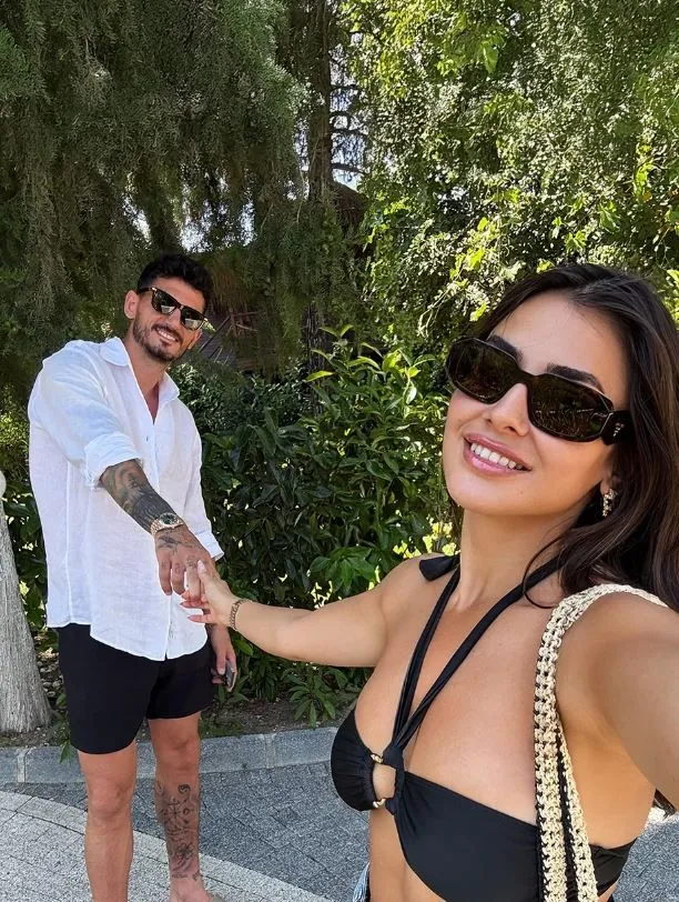 Faralya'da aşk tatili! Hazal Çağlar ve Samet Akaydın nişan sonrası tatile çıktı