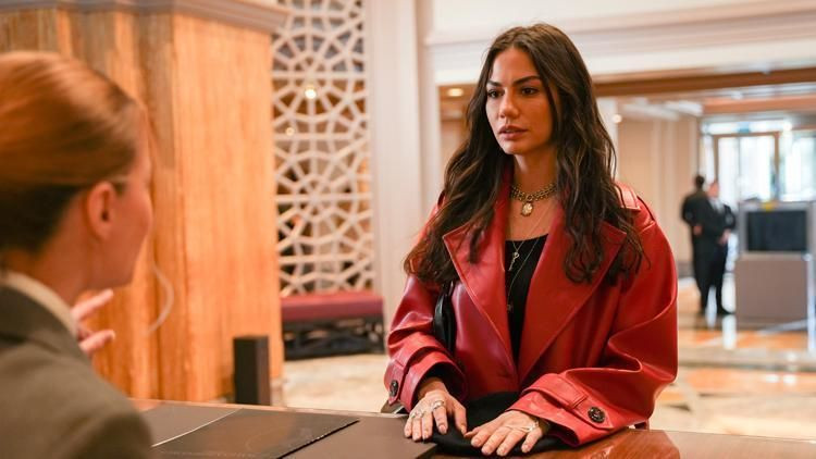 Eşref Rüya'nın moda ikonu: Nisan'ın şık ve karakteristik kombinleri mercek altında!