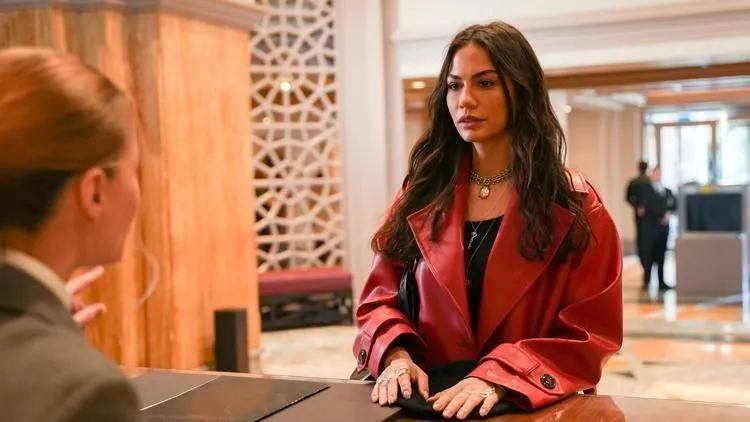 Eşref Rüya'nın moda ikonu: Nisan'ın şık ve karakteristik kombinleri mercek altında!
