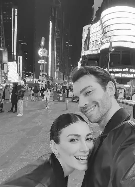 Burak Berkay Akgül ve sevgilisi Özge Yağız ile Karadağ tatiline çıktı